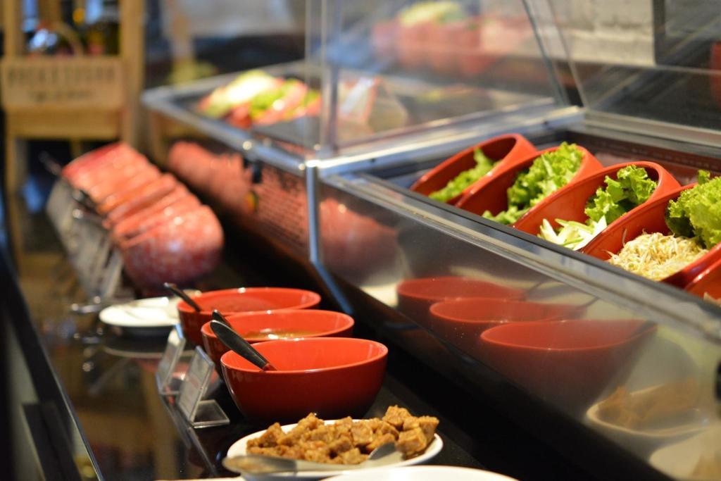 Luminor Hotel Jemursari By Wh With The Best Breakfast In Town And Located Near Surabaya Industrial Estate Rungkut Sier Екстер'єр фото